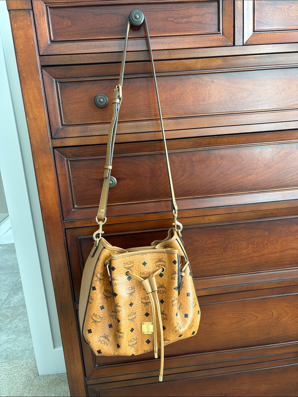MCM Cognac bucket bag EUC - Picture 14 of 16